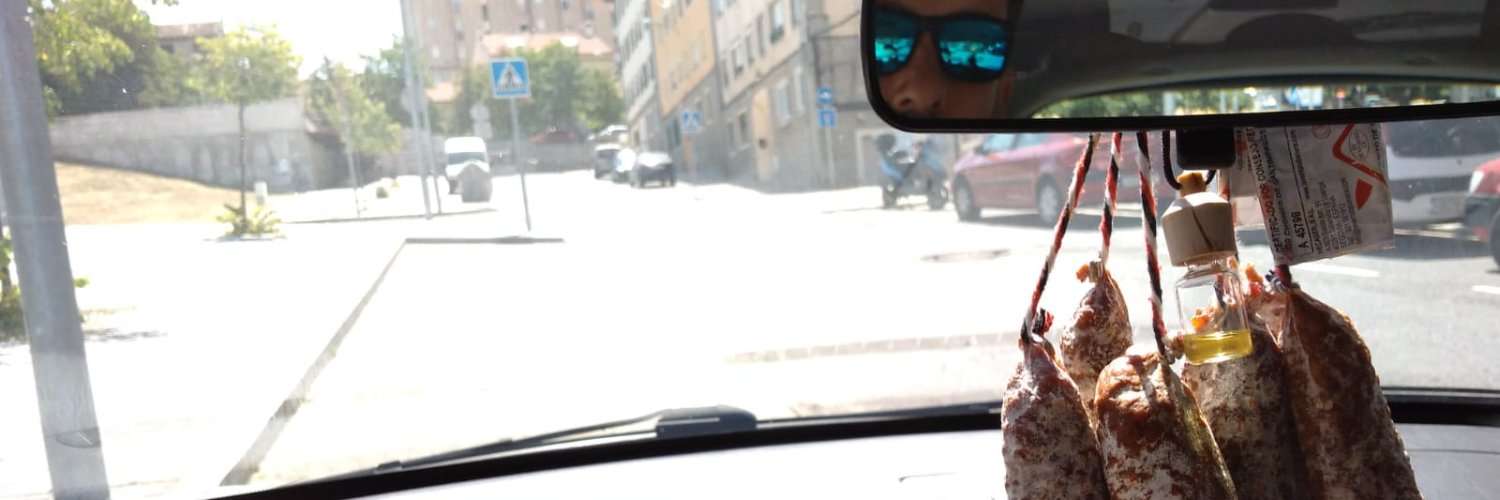 Raúl Coto banner