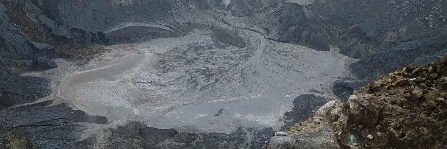 umince's profile banner image