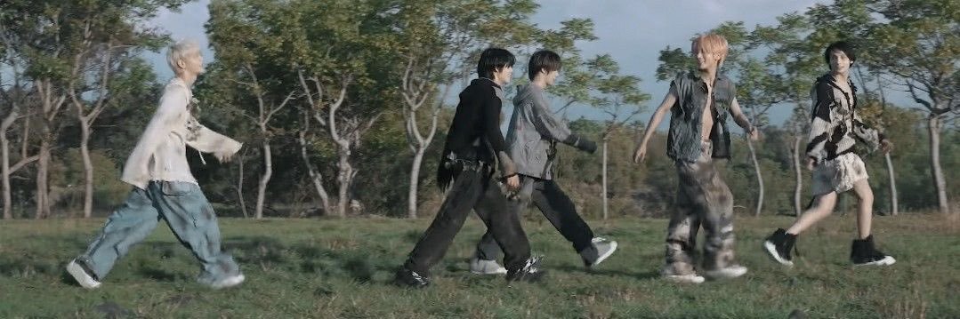 7th year: renren 🐰 banner