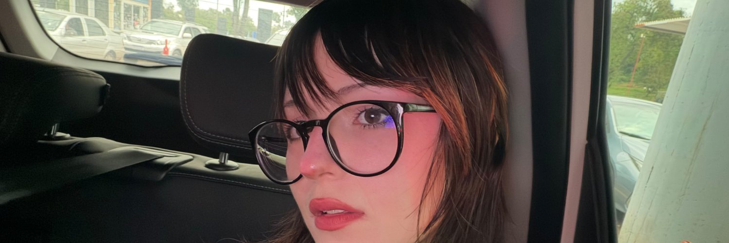 angiezinhe's profile banner image