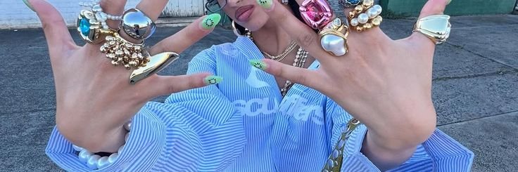 𝓼𝓸𝓹𝓱𝓲𝓮 𝓼𝓸𝓹𝓱𝓲𝓮🍑 banner