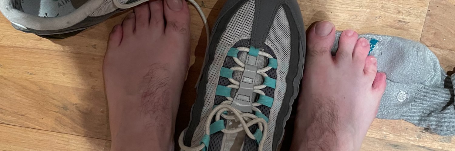 toe spreader boy banner