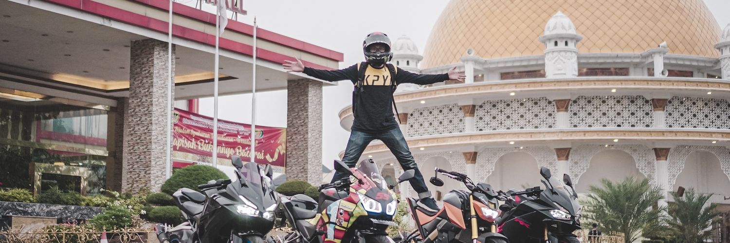 allqi's profile banner image