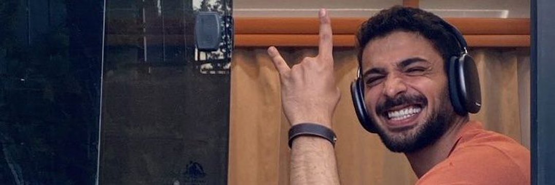 F banner