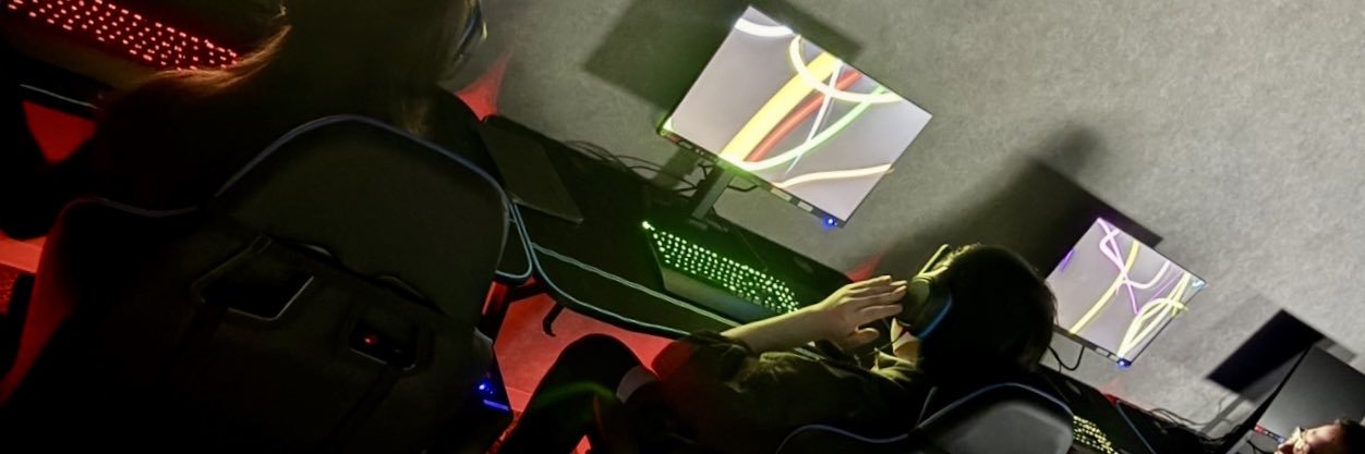 e_Oozone's profile banner image