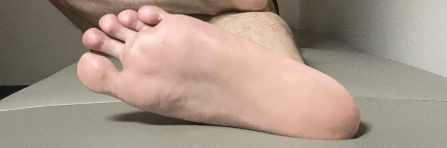 IzzyCollegeFeet banner
