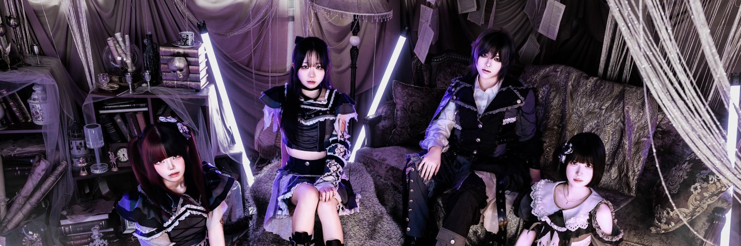 D-X banner
