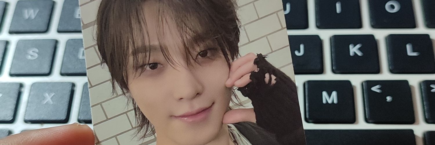raechan 🦦 banner