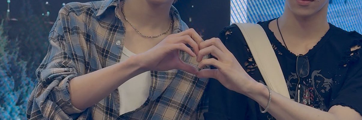 4ux1n's profile banner image