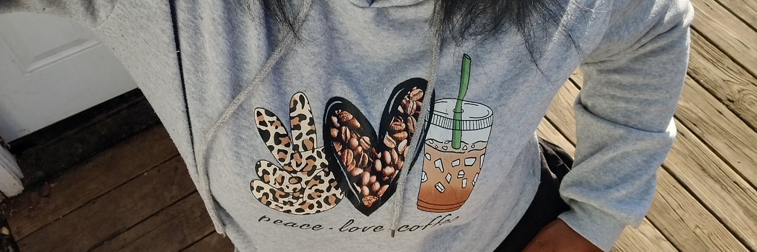 Queenliv's profile banner image
