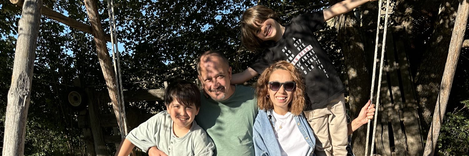 selmaguner's profile banner image