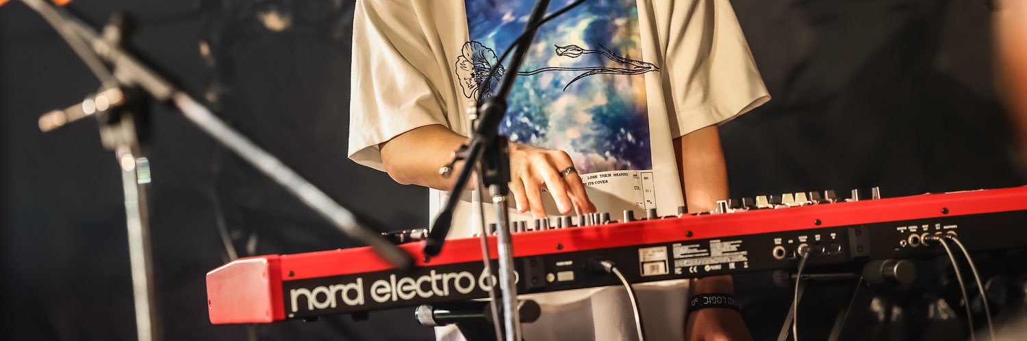 目と banner