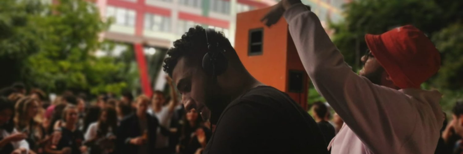 YzeeHeezy's profile banner image