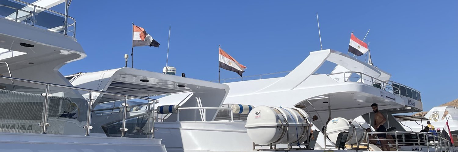 ادم banner