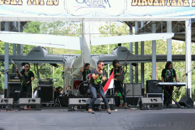 Flying Dutchman Band banner