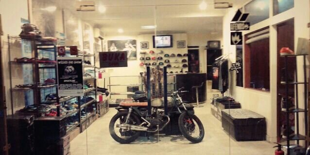 BAI PRESENT store banner