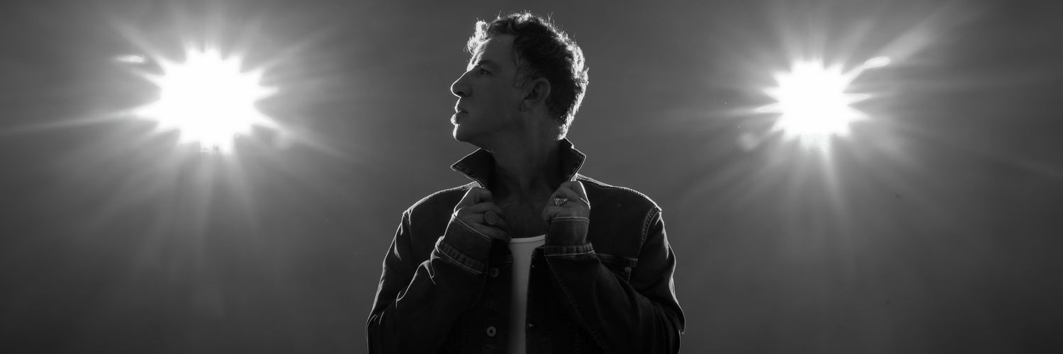 nickzois's profile banner image
