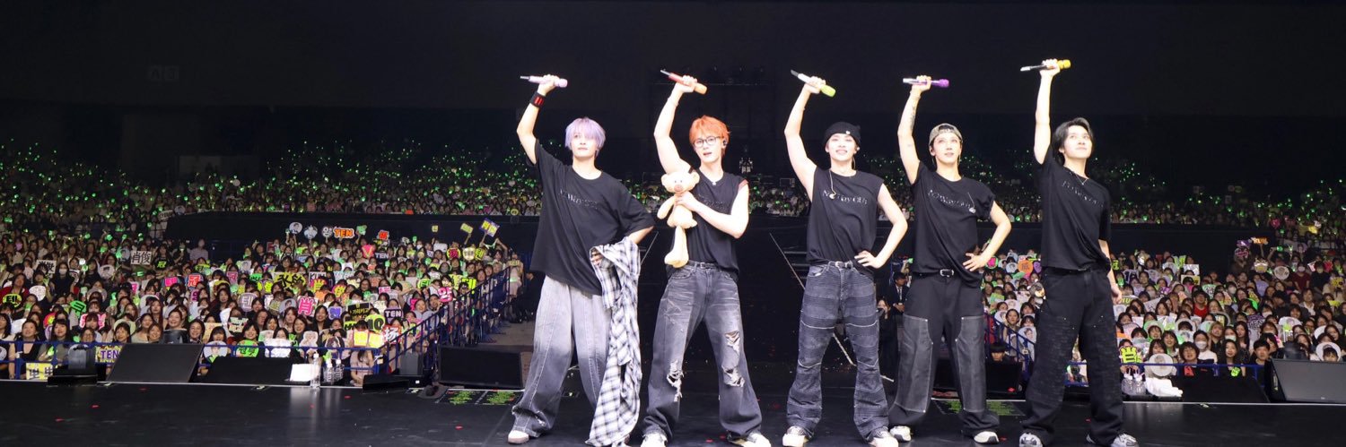 2727__27's profile banner image