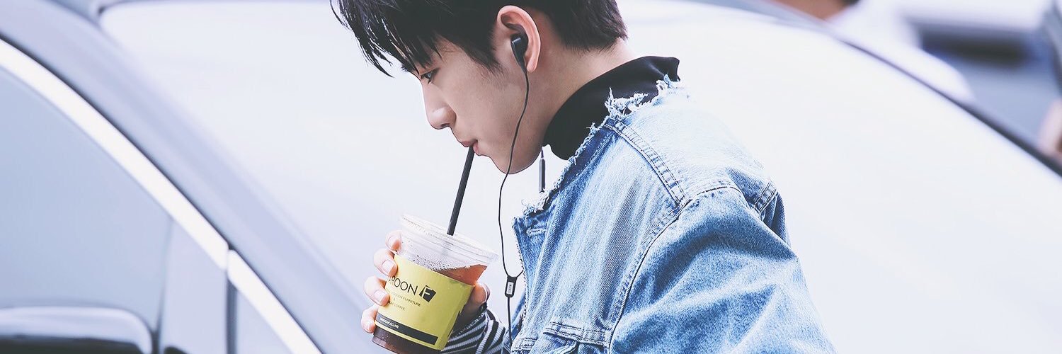 CnPraew's profile banner image