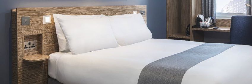 Service Desk// Travelodge UK banner