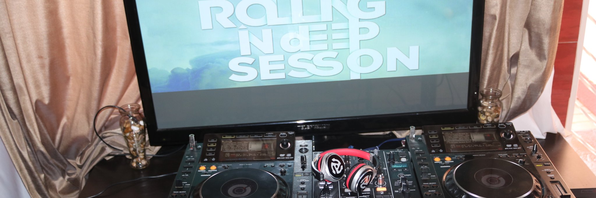 Deephousemixer's profile banner image