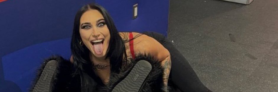 𝐌𝐀𝐌𝐈 𝐎𝐍 𝐓𝐎𝐏 banner