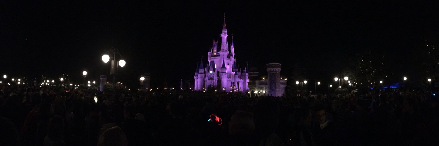 robynandreya's profile banner image