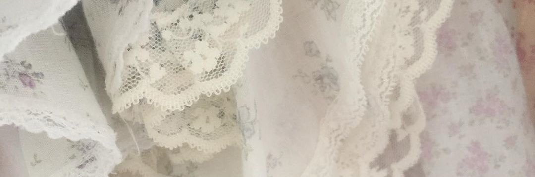 𝐲 banner