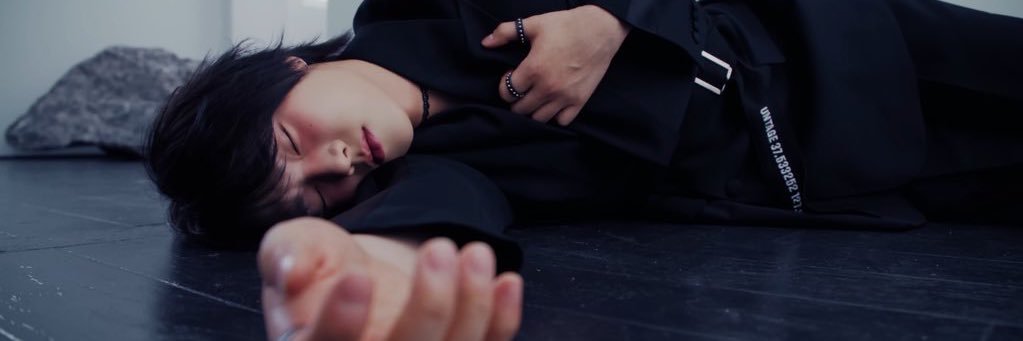 Mxndy🦋 DEAD AND banner