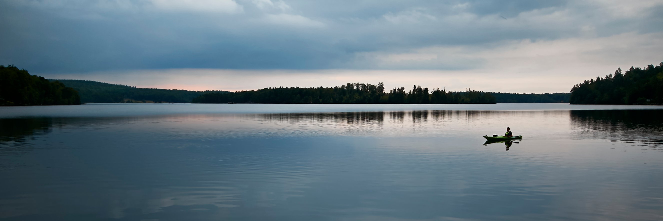 deepredsky's profile banner image