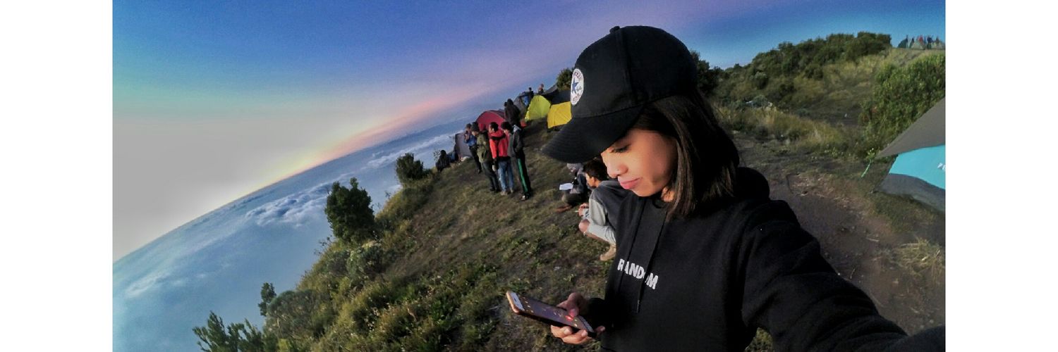 rina_sinatra's profile banner image
