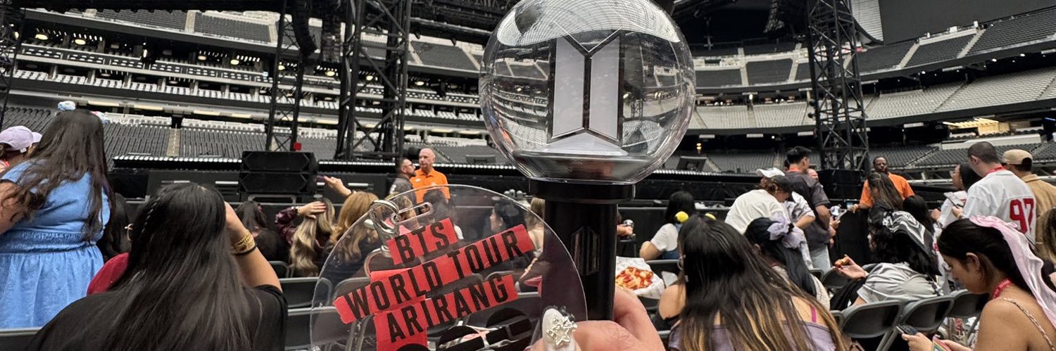 yana ⟭⟬⁷ saw bts ⊙⊝⊜ banner