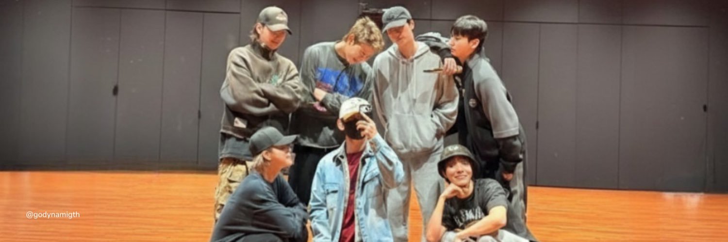 Andrea (안드레아) Ruiz V. 💜 banner