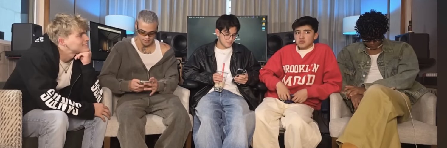 momo ˢᵗᵇᵛ banner