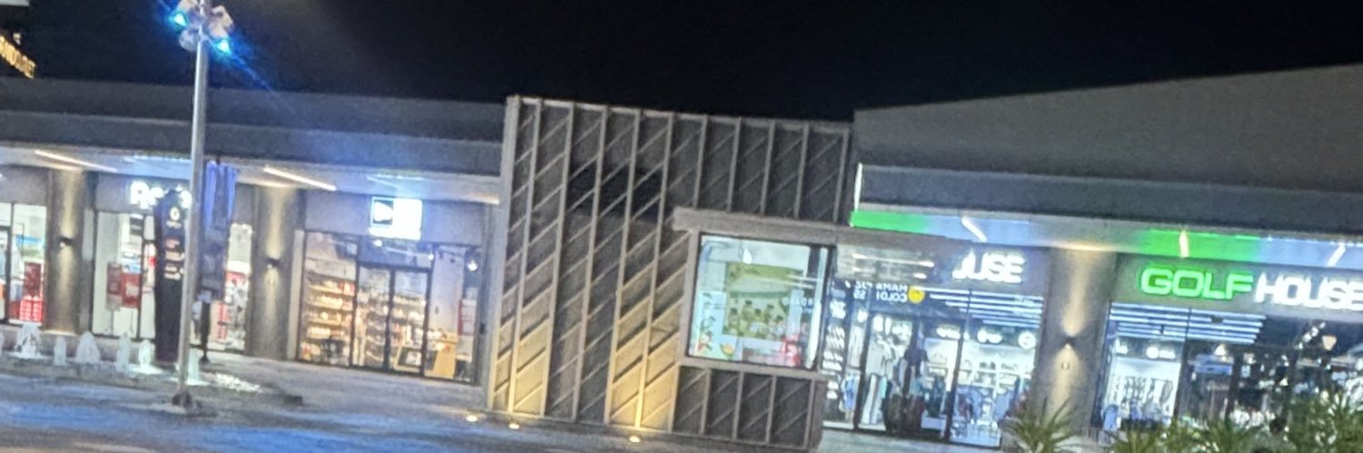 reni 的个人资料封面