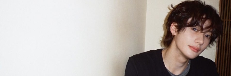 ant 𐚁 banner
