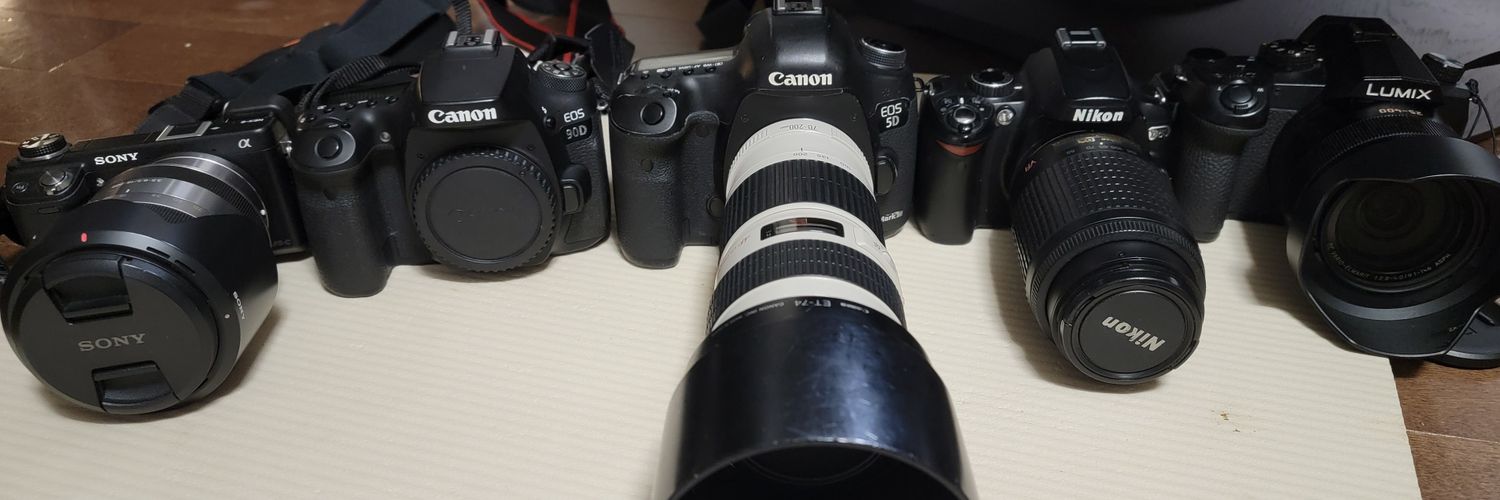 性的綾瀬駅へ向けて走行中 banner