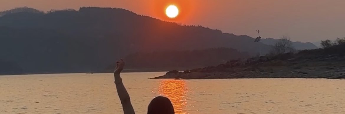 成都~高冷小薇 banner