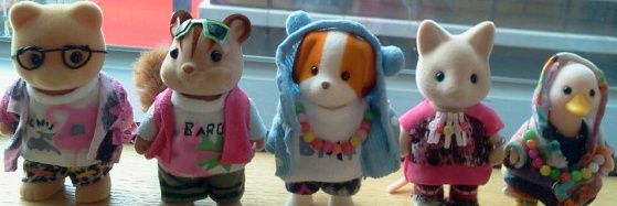 들에서 공차는 곰 banner