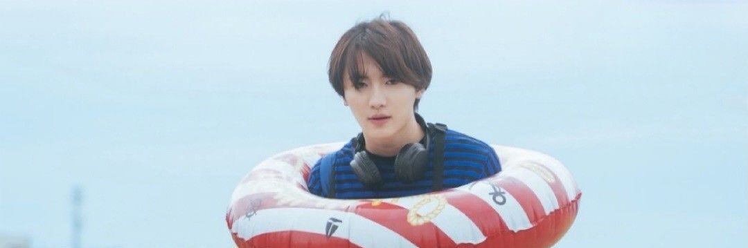 ___petaly's profile banner image
