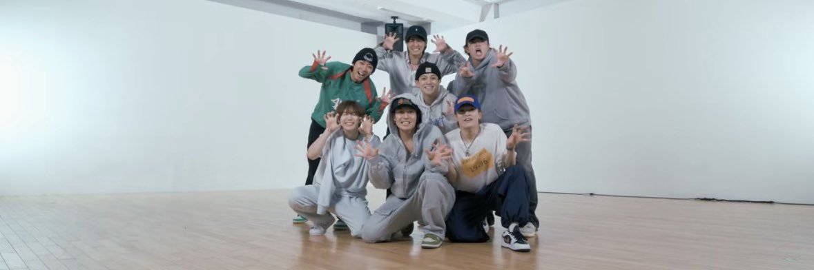 𝒢 banner