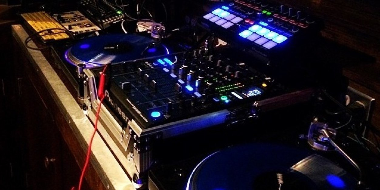 djcapone's profile banner image