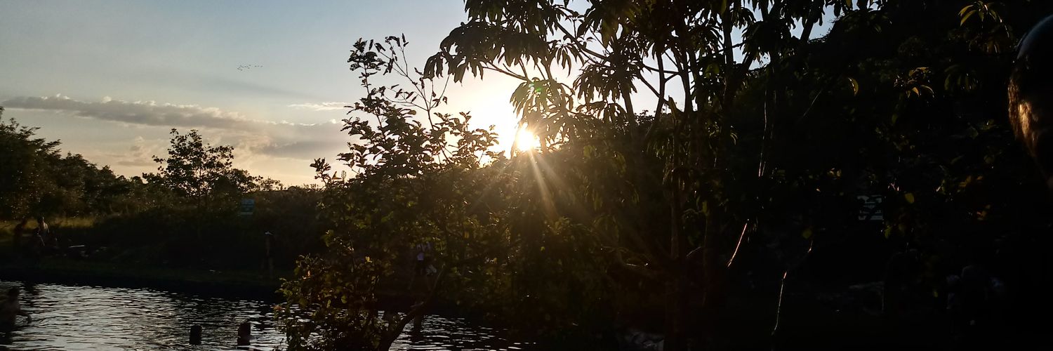 tikakinha's profile banner image