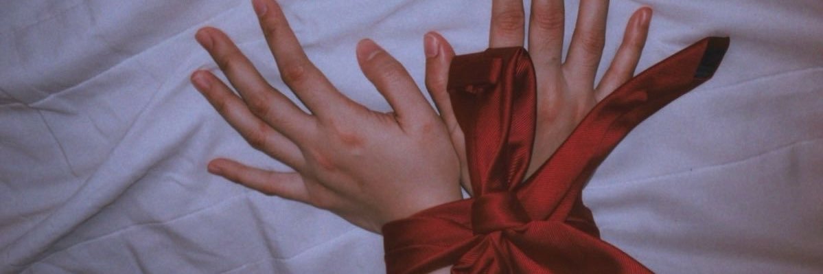 H banner