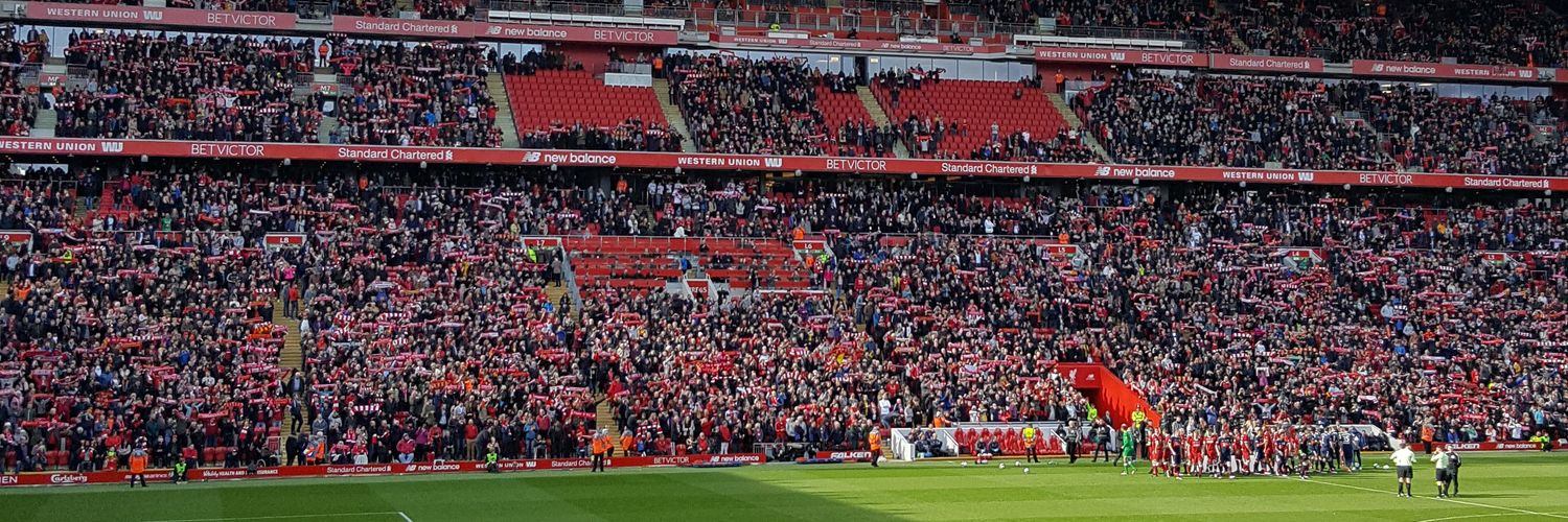 Emma // Books 📚 Food 🍛 Travel 🌍 banner