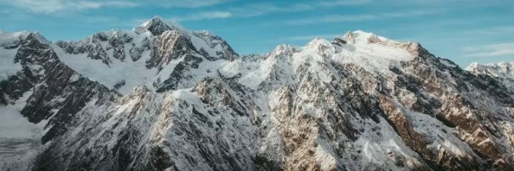 C R banner