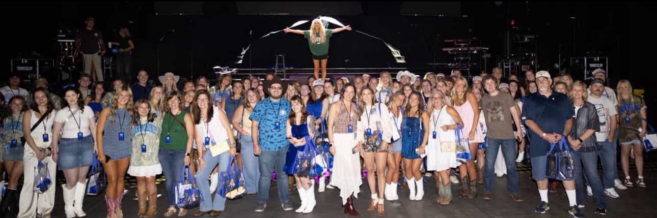 Caroline is on☁️9️⃣🩷 banner