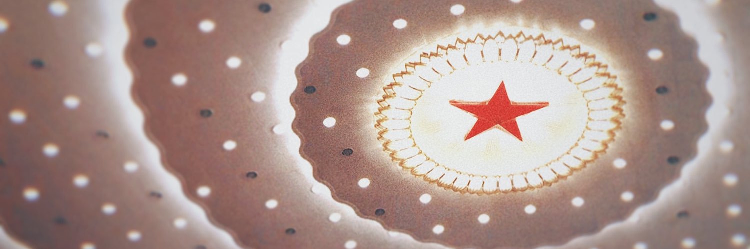 七旬男子偷吃甜品被老婆发现 banner