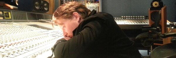 Guy_Cooper Profile Banner