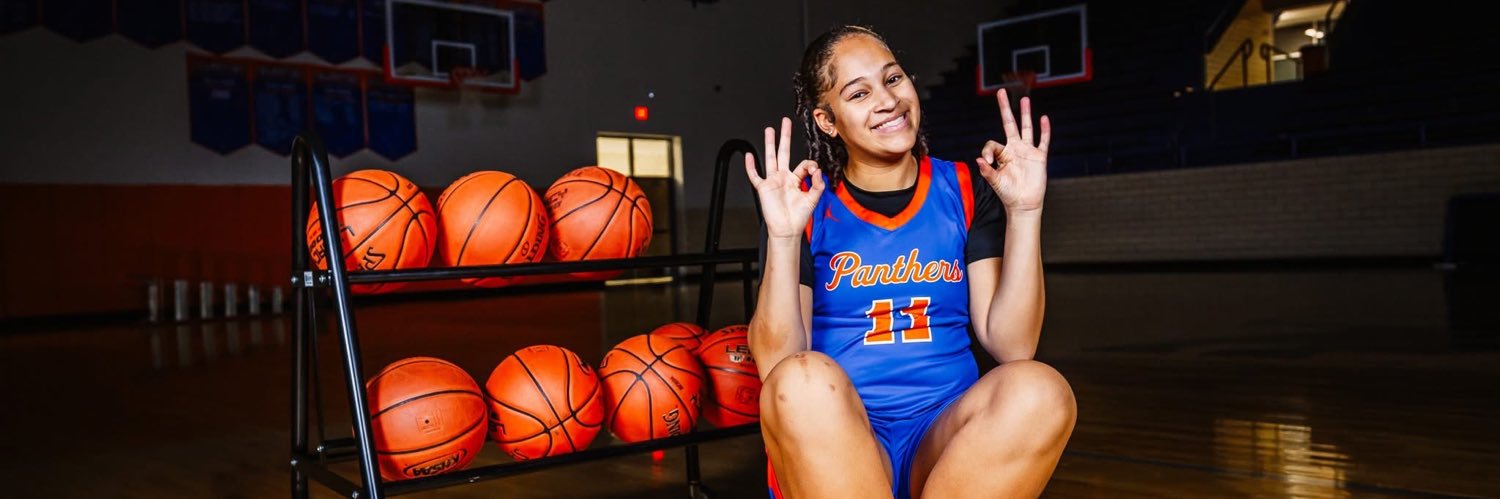 De’Avah Hall banner